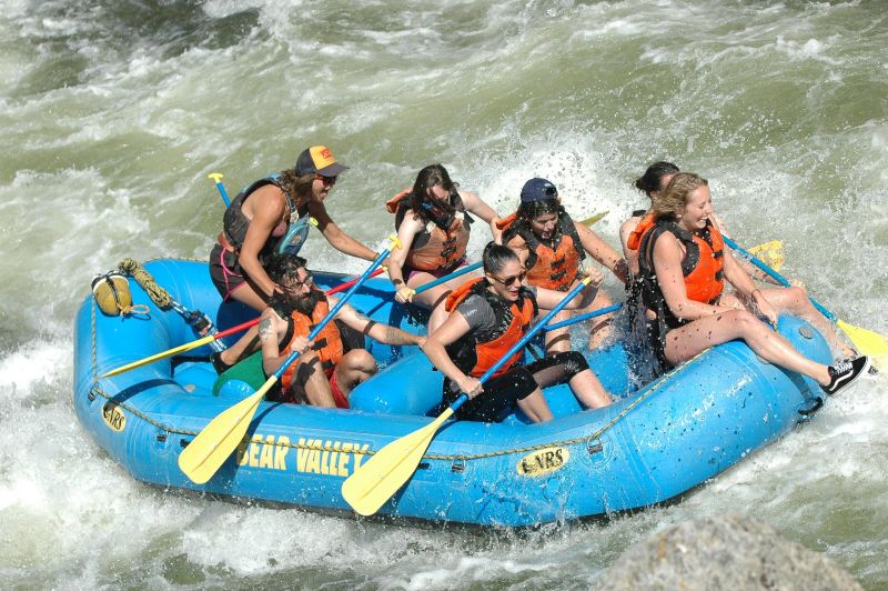 Rafting in wild rivers